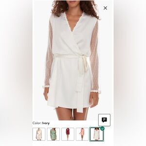 Flora Nikrooz Showstopper Ivory Robe